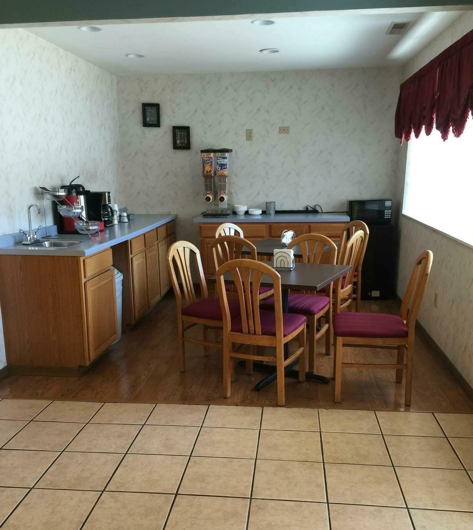 Country Hearth Inn-Ханибал Екстериор снимка